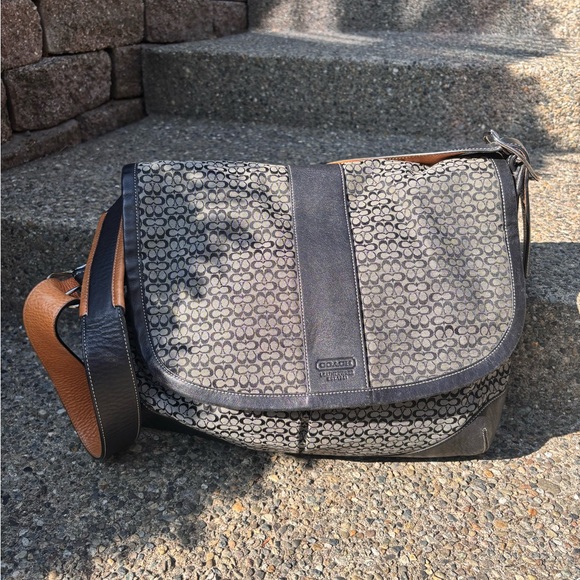 Vintage Coach Signature Black and Gray Patterned Shoulder Bag - Picture 1 of 1